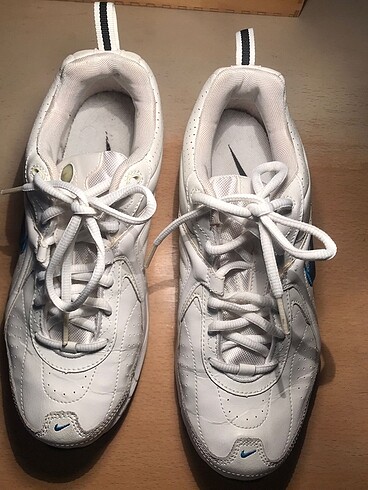 42 Beden Nike kadın beyaz lastik ayakkabı