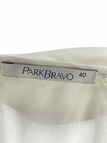 40 Beden beyaz Renk Park Bravo Bluz %70 İndirimli.