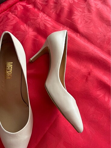Mecrea Stiletto