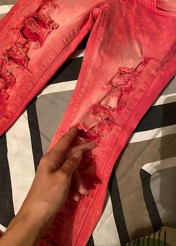 Pembe Yırtık Detaylı Kadın Denim Pantolon - Görsel 3