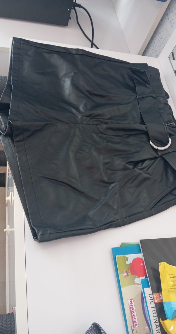 Kemerli Siyah Deri Mini Şort - Görsel 2