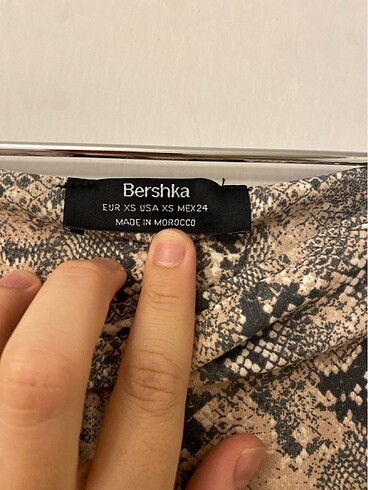 Bershka yılan derisi desenli body