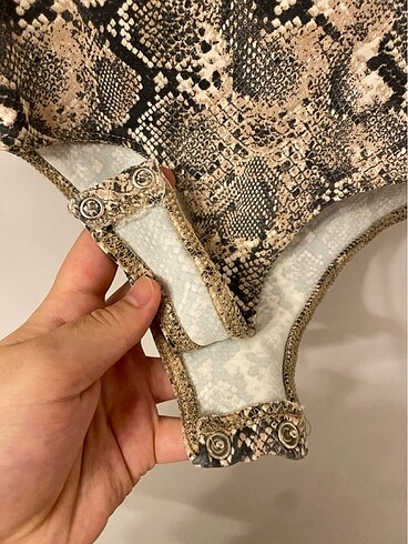 xs Beden çeşitli Renk Bershka yılan derisi desenli body