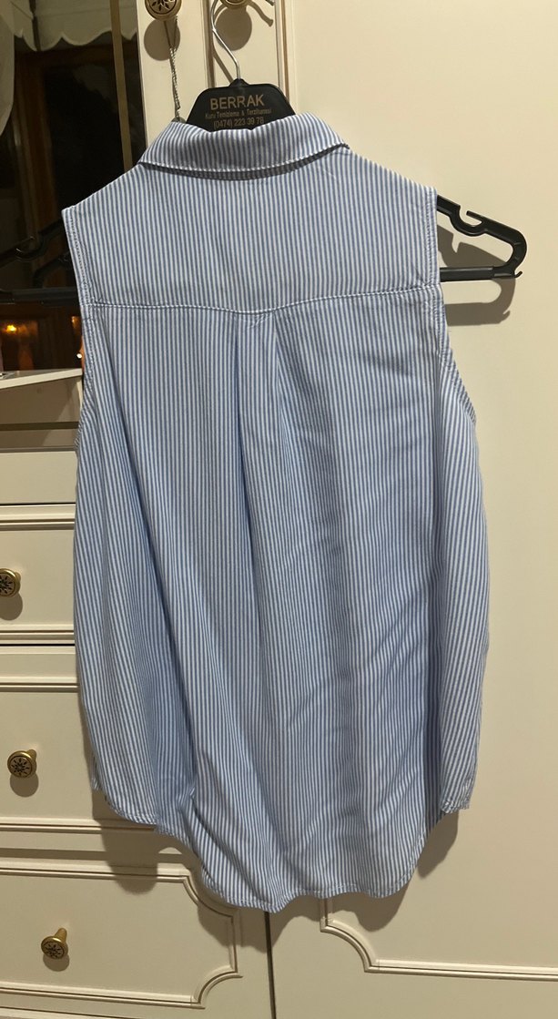 Mavi Çizgili Kolsuz Pamuklu Gömlek - Görsel 3