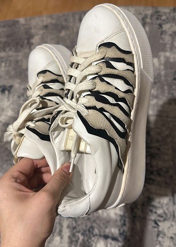 kenzo Beyaz Zebra Desenli Kadın Spor Ayakkabı - Görsel 2