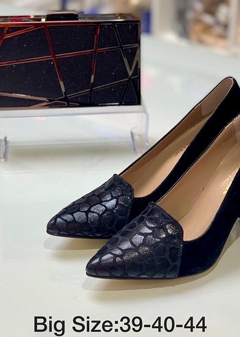 Siyah Yılan Desenli Stiletto