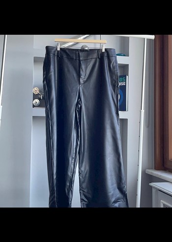 Kadın Siyah Deri Kemerli Uzun Pantolon