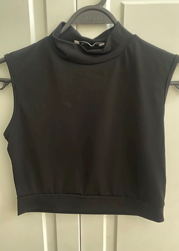 Kadın Siyah Yüksek Yakalı Crop Top