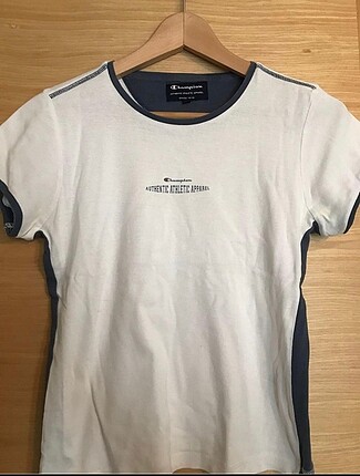 CHAMPION TSHIRT