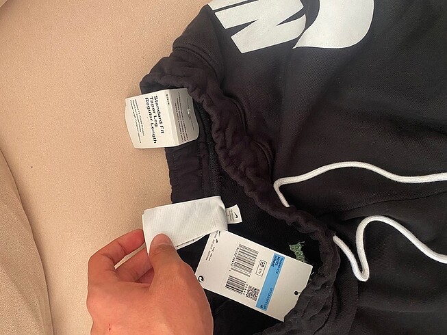 nike sort
