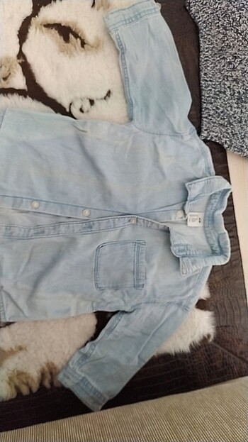 H&M H&m marka erkek kot gömlek 9-12 diyor ama 18 aya kadar olur raha