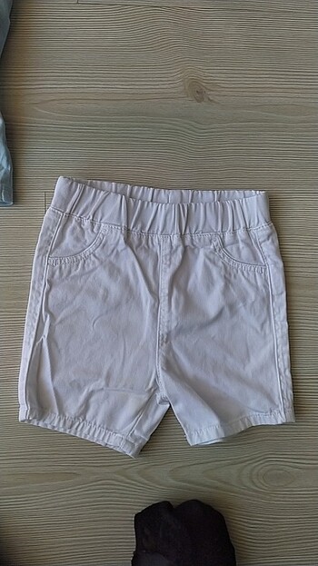 LC Waikiki marka 9-12 ay yazlık beyaz şort çok yeni hiç kullanıl