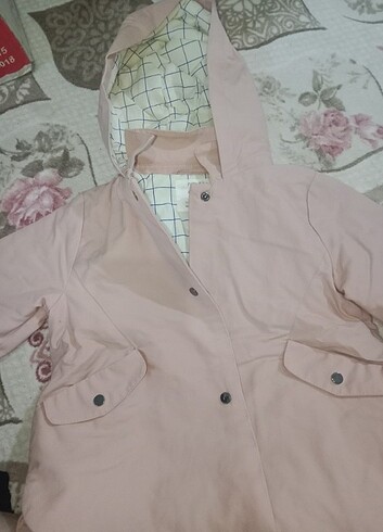 Zara Mont 