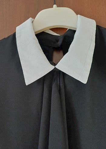 Siyah Drapeli Kolsuz Gömlek Yaka Bluz - Görsel 3