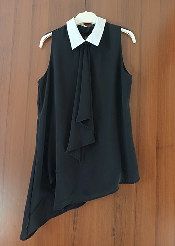 Siyah Drapeli Kolsuz Gömlek Yaka Bluz - Görsel 2