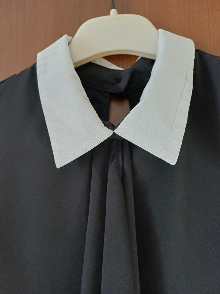 Siyah Drapeli Kolsuz Gömlek Yaka Bluz - Görsel 3