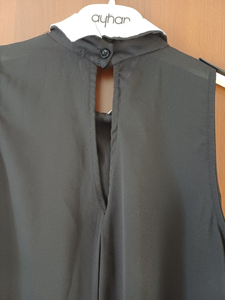 Siyah Drapeli Kolsuz Gömlek Yaka Bluz - Görsel 4
