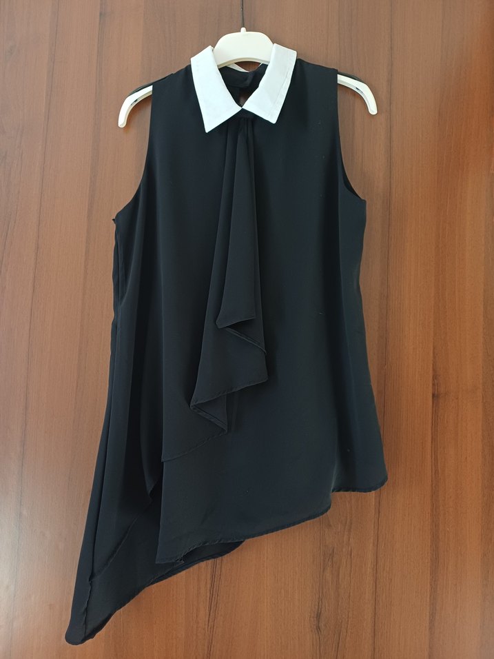 Siyah Drapeli Kolsuz Gömlek Yaka Bluz - Görsel 2