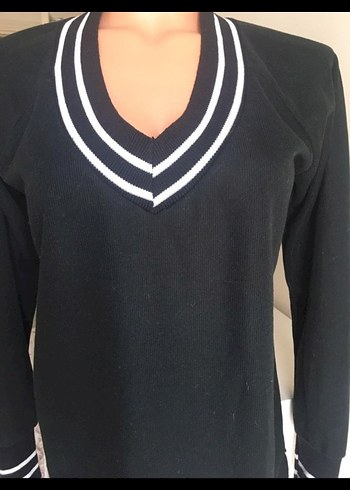 Siyah V Yaka Uzun Kollu Çizgili Kadın Kazak - Görsel 3