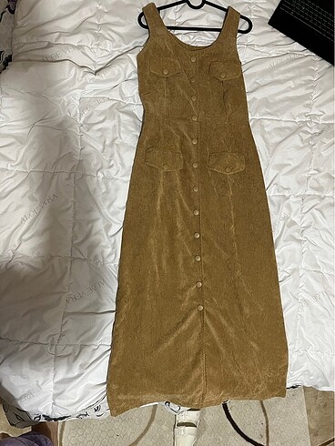 Kadife kolsuz çıtçıtlı elbise
