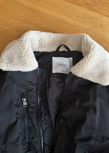 Sokak Stili Siyah Kürklü Kadın Ceket - Görsel 2