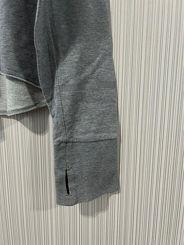 m Beden el geçirmeli hm marka sweatshirt