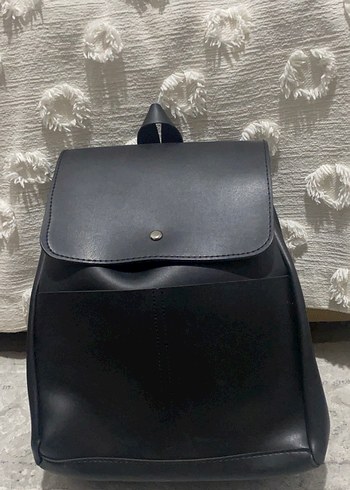 Tokalı Siyah Deri Kadın Sırt Çantası - Görsel 3