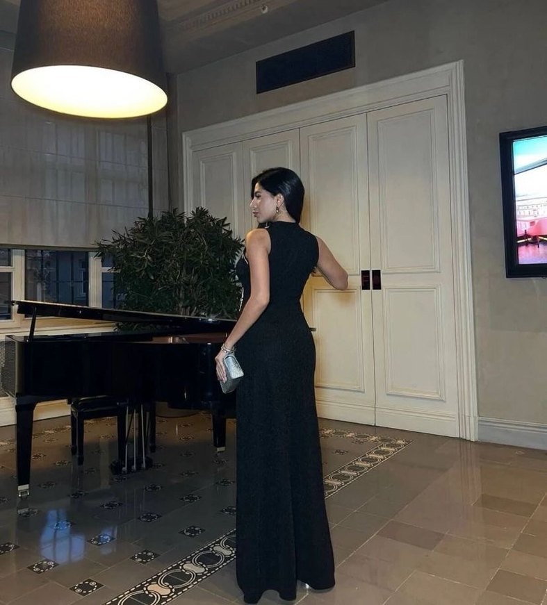 Siyah Uzun Parlak Elbise - Görsel 3