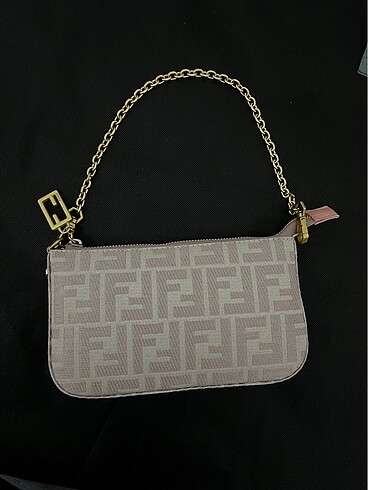 Fendi pudra baget