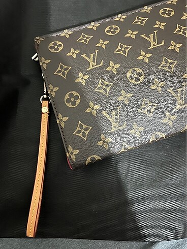 Beden Lv Clutch