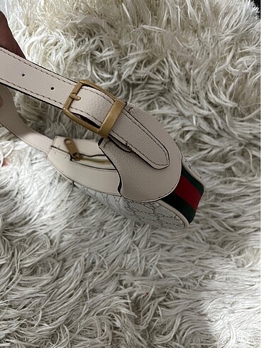 Beden Gucci oval krem