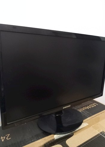 Siyah Samsung LED Monitör 22 inç - Görsel 2