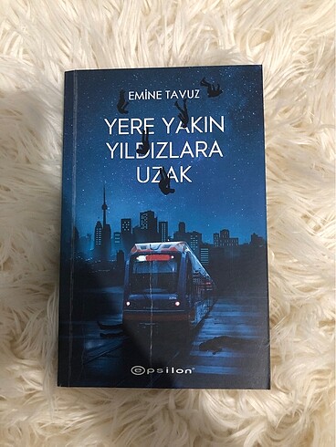 Yere Yakın Yıldızlara Uzak - Emine Tavuz