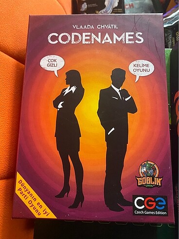 Codenames Eksiksiz kutu oyunu
