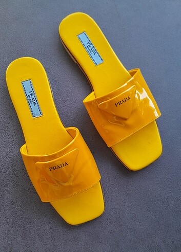 Prada Sarı Rugan Terlik