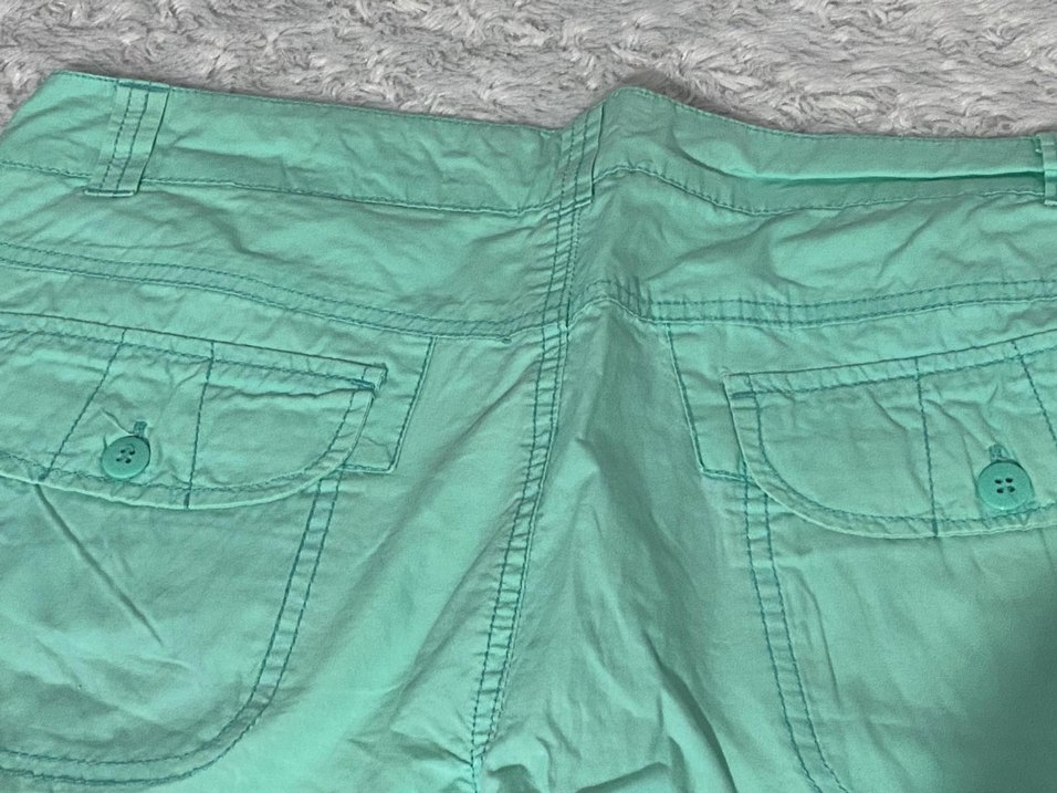 Düğmeli Yeşil Kadın Bermuda Şort - Görsel 2