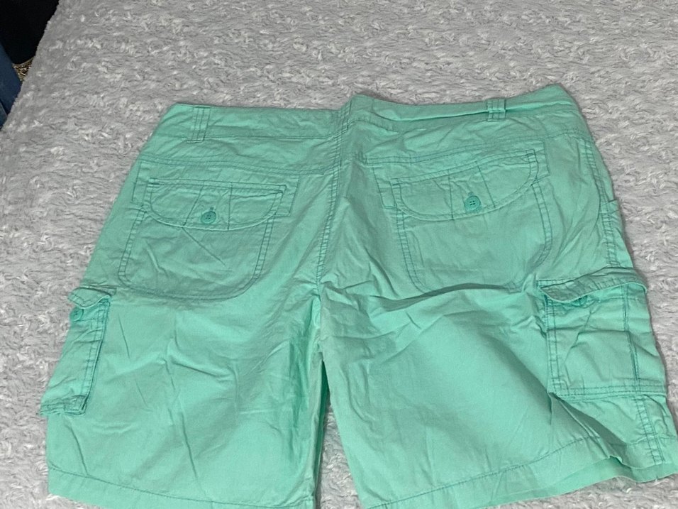 Düğmeli Yeşil Kadın Bermuda Şort - Görsel 4