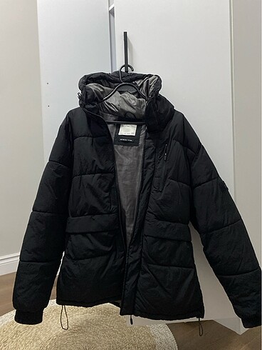 Bershka Bershka kapüşonlu şişme mont