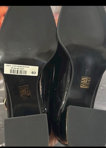 Kadın Siyah Parlak Tokalı Kalın Topuklu Ayakkabı - Görsel 6