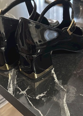 Kadın Siyah Parlak Tokalı Kalın Topuklu Ayakkabı - Görsel 5