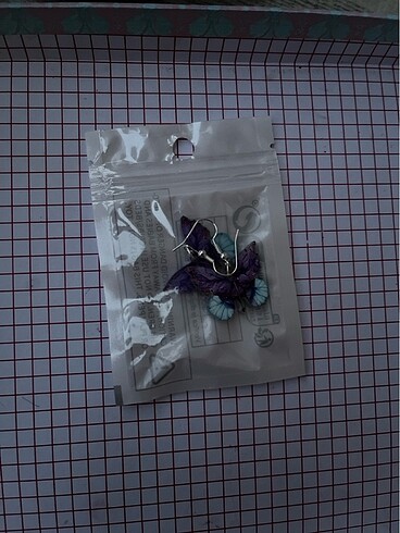 Kelebek küpe