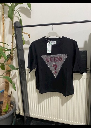 GUESS TAŞLI TİŞÖRT