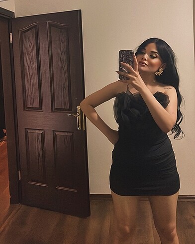 Gül detay straplez elbise