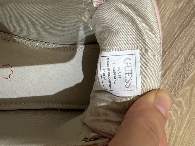 36 Beden ten rengi Renk Guess orijinal sneaker