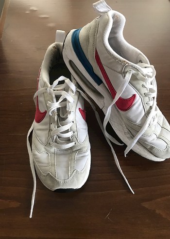 Beyaz Renkli Bağcıklı Kadın Spor Ayakkabı
