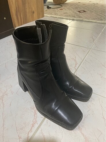 Küt burunlu Capone outfitters marka topuklu bot