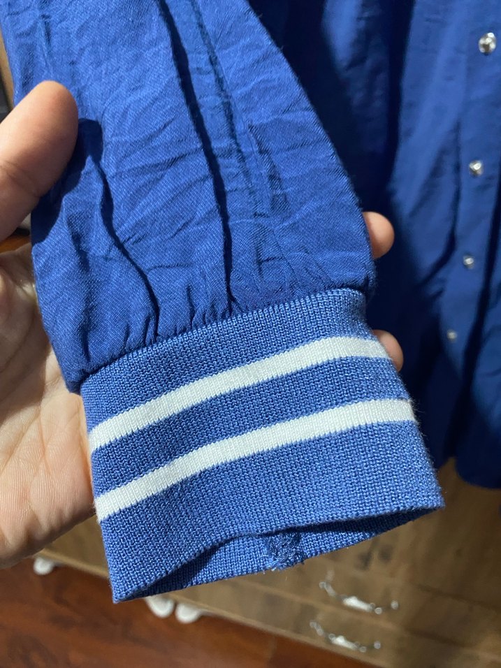 Düğmeli Uzun Kollu Mavi Kadın Gömlek - Görsel 4