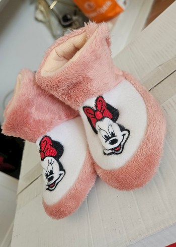 Kız Çocuk Pembe Kürklü Nakışlı Ev Terliği - Görsel 3