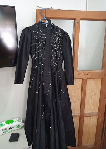 Boncuk İşlemeli Siyah Uzun Elbise