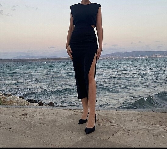 Zara siyah yırtmaçlı elbise